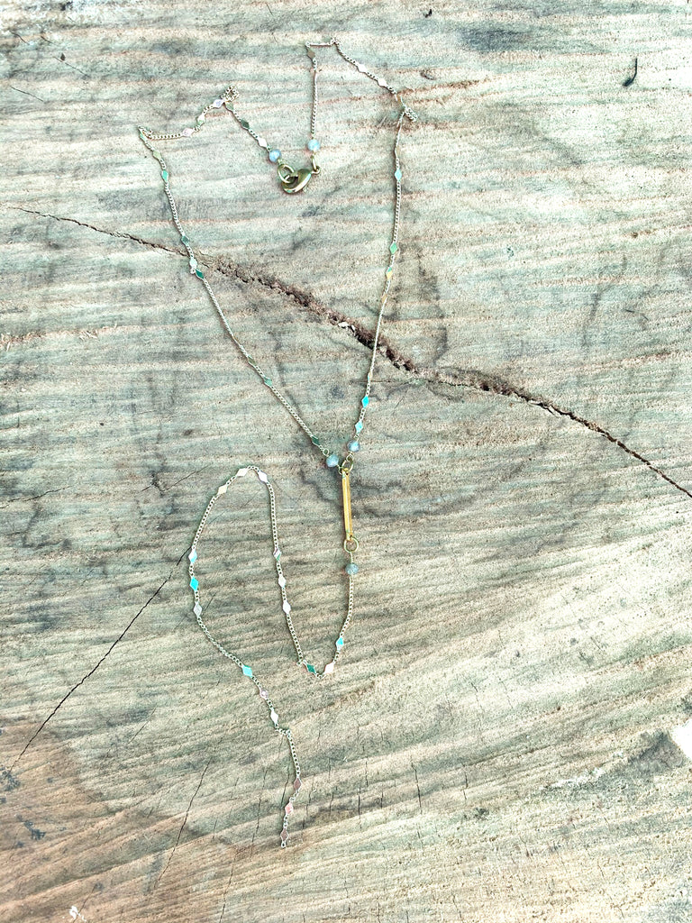 Fancy Detail Gold Y-Style Necklace with Labradorite