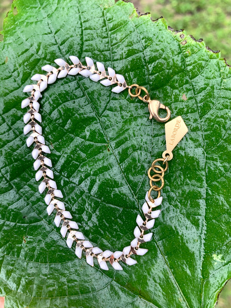 Laurel Wreath White Collar Necklace